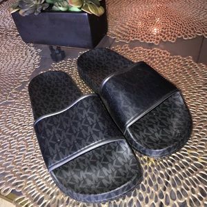 Micheal Kors Women Slip-On Slides!